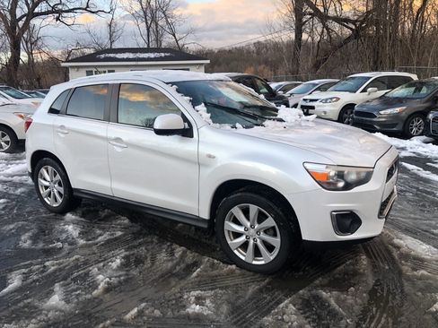 Used 2014 Mitsubishi Outlander Sport SE image 1