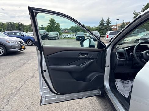 Certified 2023 Nissan Rogue SV w/ SV Premium B Package AWD/4WD image 18