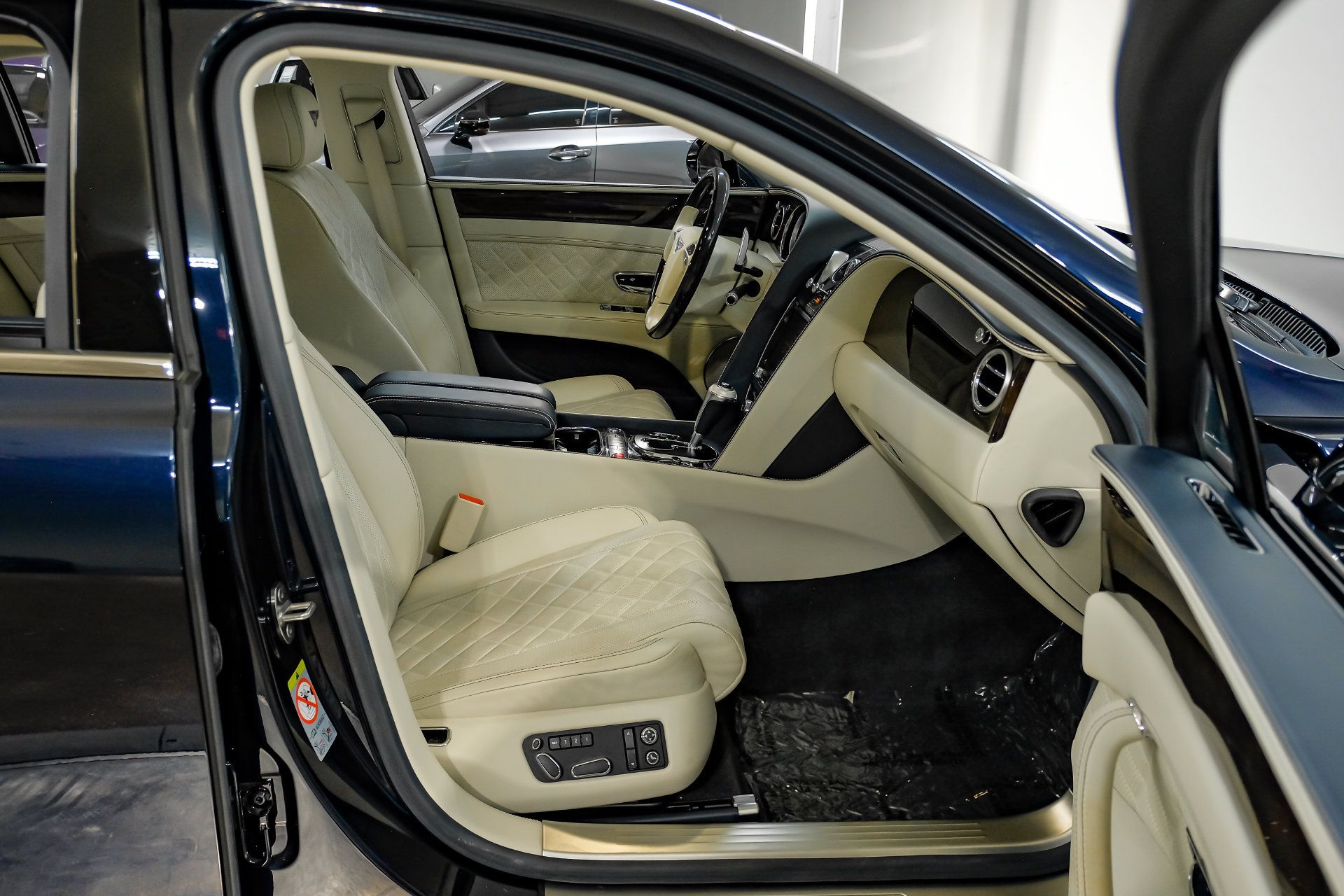 Used 2018 Bentley Flying Spur W12 AWD/4WD image 43