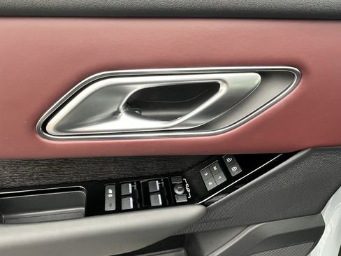 Certified 2025 Land Rover Range Rover Velar Dynamic HSE image 17