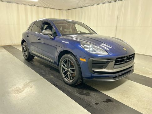 Certified 2023 Porsche Macan Turbo image 3
