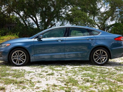 Used 2019 Ford Fusion SEL FWD image 3