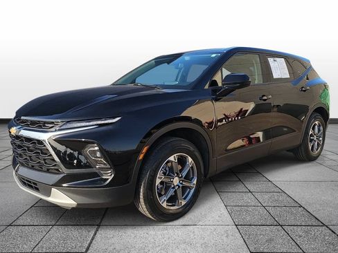 Used 2025 Chevrolet Blazer LT FWD image 1