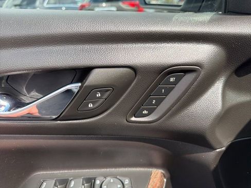 Used 2023 GMC Acadia Denali w/ Denali Ultimate Package image 24