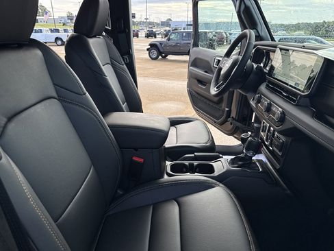 New 2025 Jeep Gladiator Sport w/ Premium Package image 29