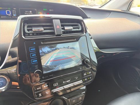 Used 2017 Toyota Prius Four FWD image 28