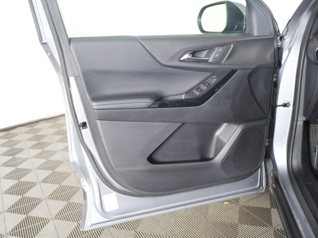Used 2026 Chevrolet Equinox LT FWD image 25