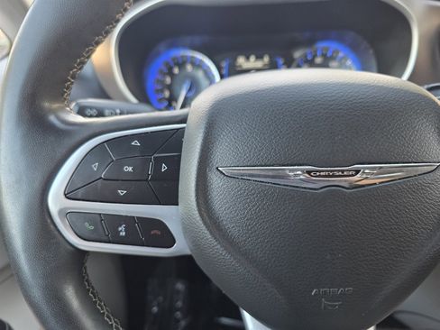 Used 2022 Chrysler Voyager LX image 21