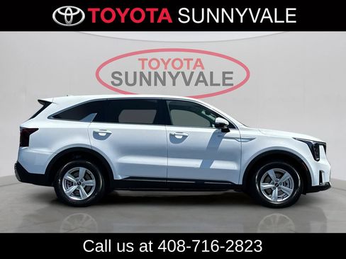 Used 2026 Kia Sorento LX FWD image 9