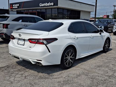 Used 2021 Toyota Camry SE FWD image 2