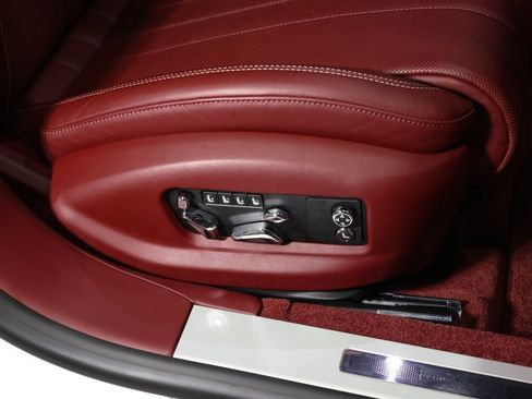 Used 2020 Bentley Flying Spur W12 image 27