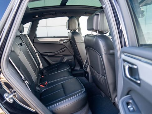 New 2026 Porsche Macan image 25