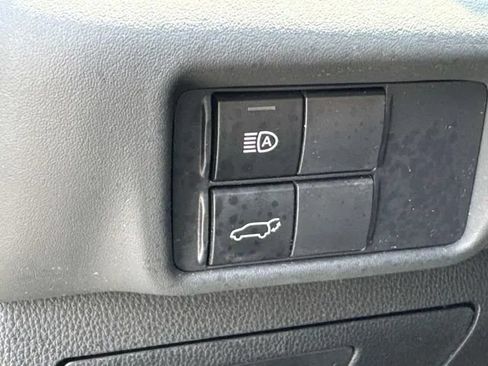 Used 2021 Toyota Highlander XLE AWD/4WD image 37
