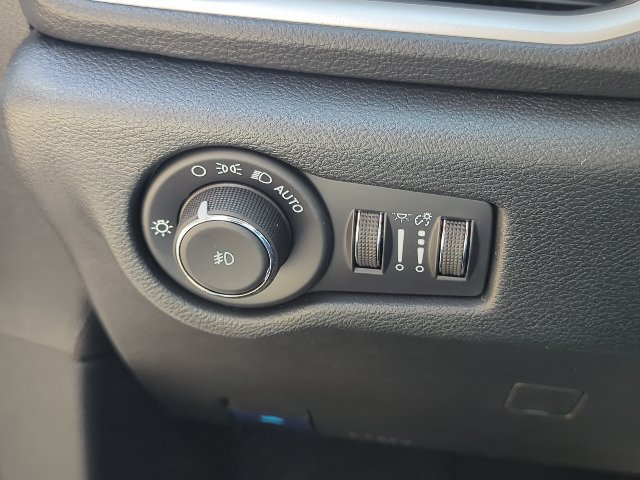 New 2026 Chrysler Pacifica Select FWD image 22