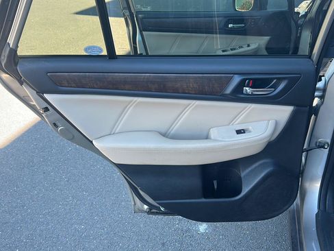 Used 2018 Subaru Outback 3.6R Limited AWD/4WD image 13