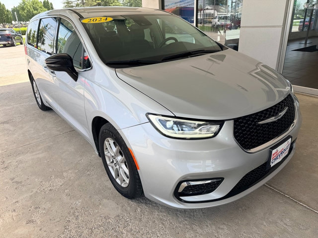 Used 2024 Chrysler Pacifica Touring-L FWD image 5