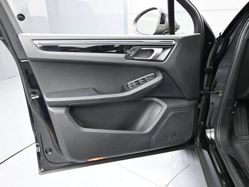 Certified 2023 Porsche Macan Turbo AWD/4WD image 15