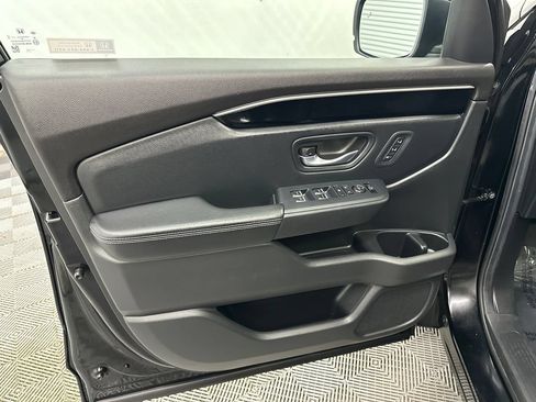 Certified 2025 Honda Pilot Touring image 11
