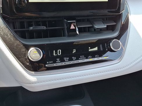Used 2023 Toyota Corolla SE w/ Carpet Mat Package (TMS) FWD image 16