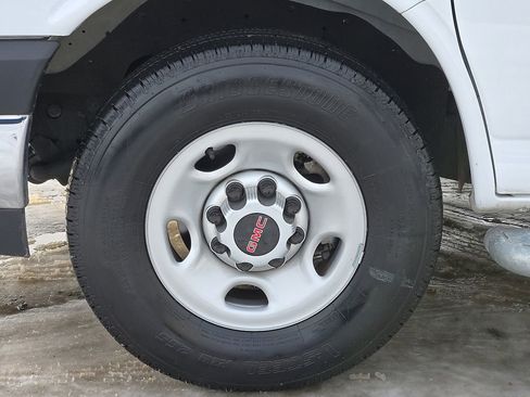 Used 2024 GMC Savana 2500 w/ Driver Convenience Package image 13