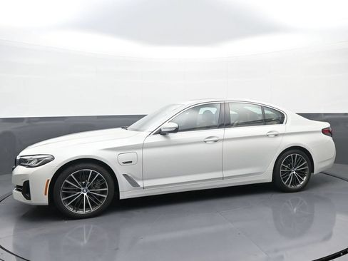 Used 2023 BMW 530e xDrive w/ Premium Package AWD/4WD image 4