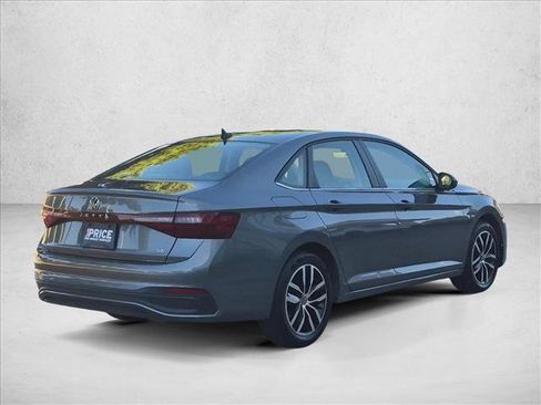Used 2025 Volkswagen Jetta SE FWD image 5