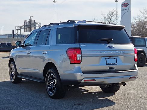 Used 2024 Ford Expedition XLT image 4