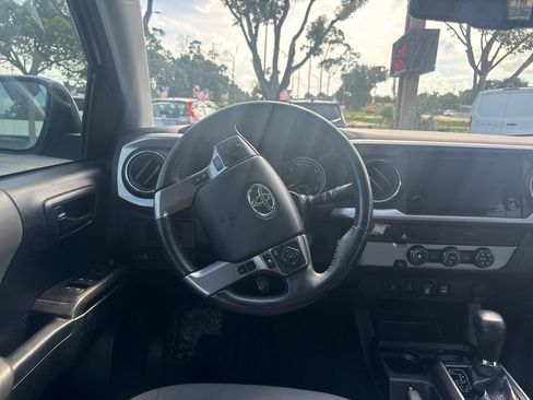 Used 2019 Toyota Tacoma SR5 RWD image 9