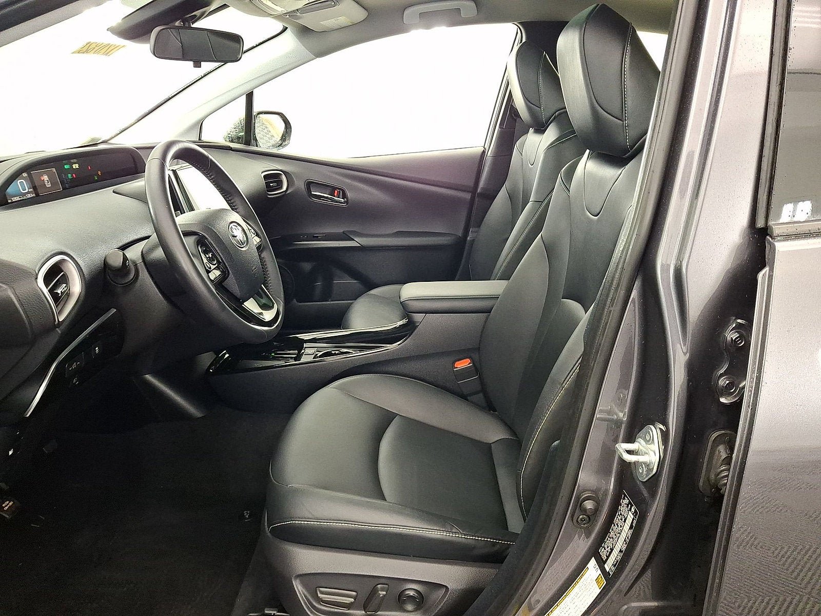 Used 2020 Toyota Prius Prime XLE FWD image 3