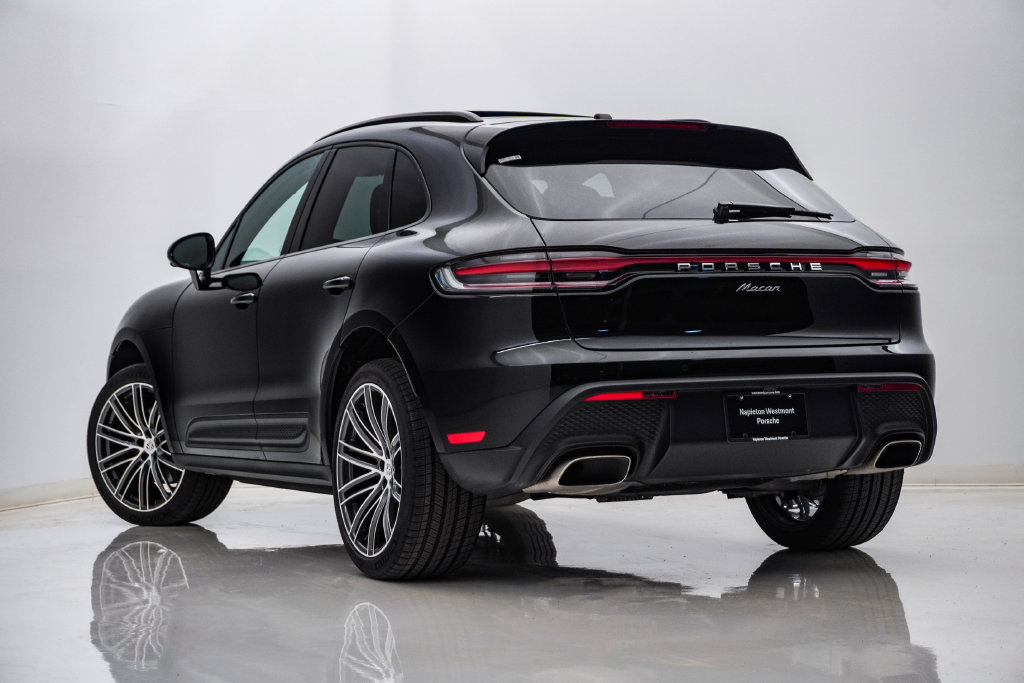Certified 2026 Porsche Macan AWD/4WD image 3