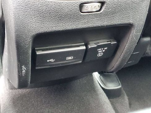 Used 2019 Jeep Cherokee Limited AWD/4WD image 14