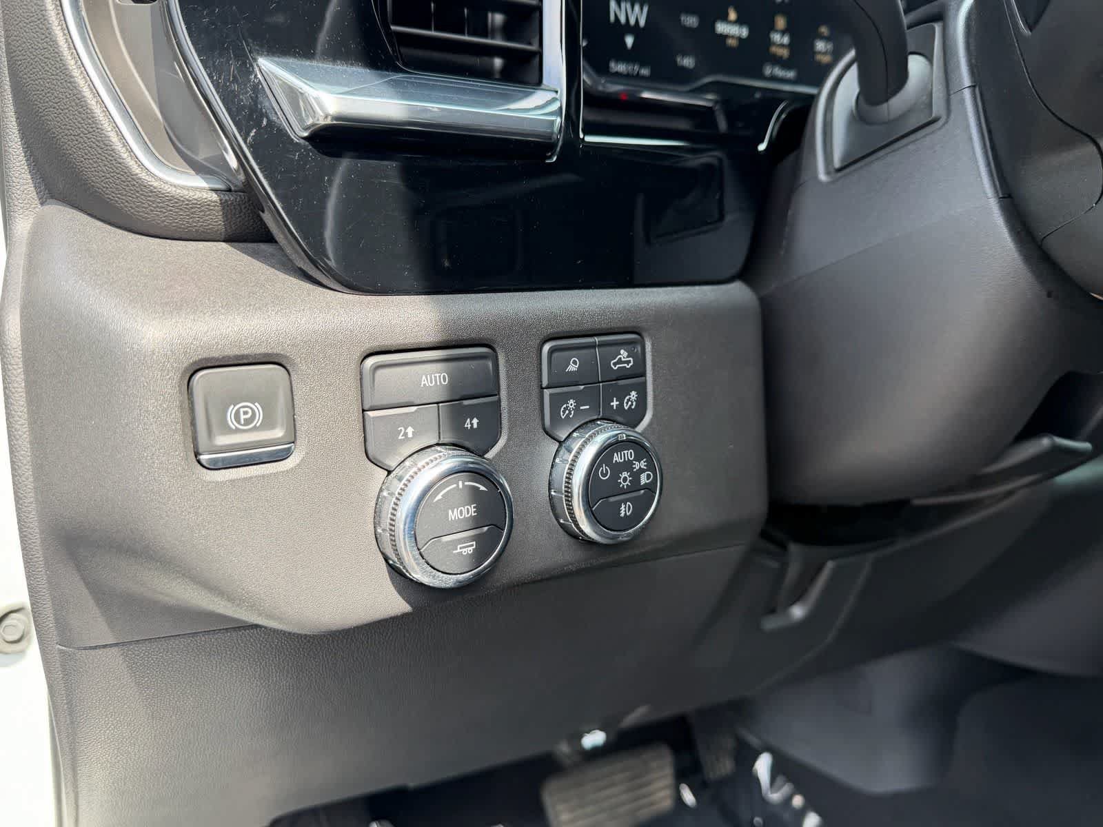 Used 2024 GMC Sierra 1500 SLT AWD/4WD image 23