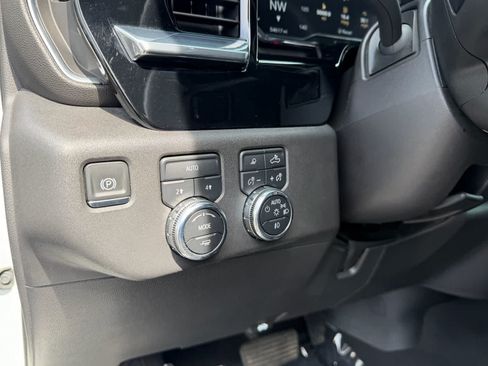 Used 2024 GMC Sierra 1500 SLT AWD/4WD image 23