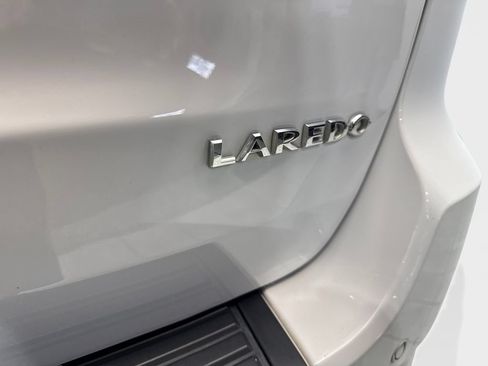 Used 2022 Jeep Grand Cherokee Laredo E AWD/4WD image 24