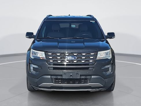 Used 2016 Ford Explorer XLT w/ Equipment Group 202A image 8