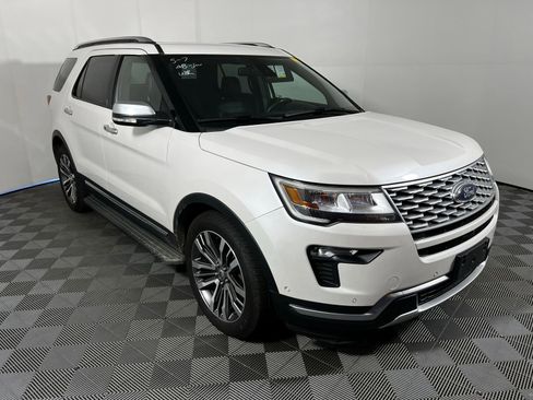 Used 2018 Ford Explorer Platinum AWD/4WD image 2