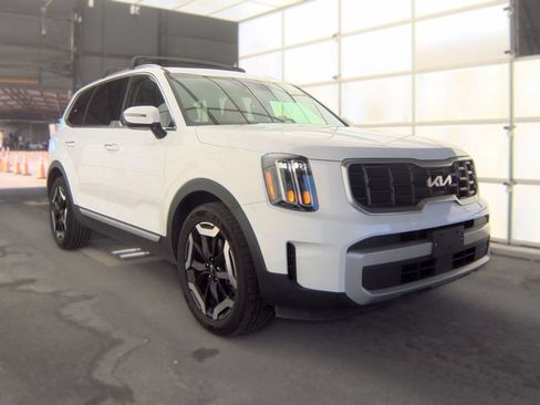 Used 2025 Kia Telluride S AWD/4WD image 2