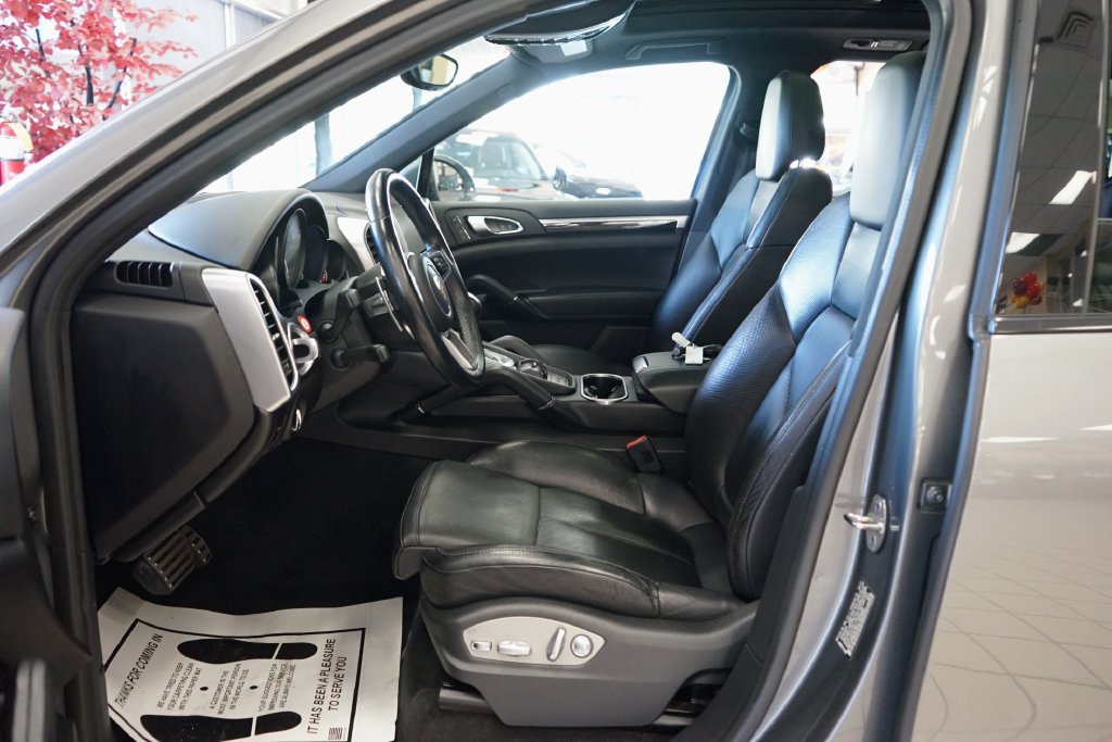 Used 2017 Porsche Cayenne S AWD/4WD image 31