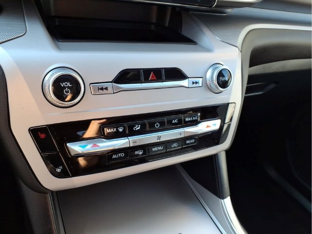 Used 2024 Ford Explorer XLT w/ Equipment Group 202A AWD/4WD image 21