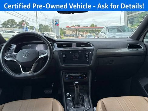 Certified 2023 Volkswagen Tiguan SE w/ Panoramic Sunroof Package AWD/4WD image 4