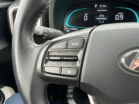 Used 2023 Hyundai Venue SEL FWD image 28
