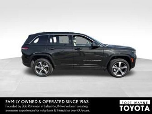Used 2024 Jeep Grand Cherokee Limited w/ Luxury Tech Group II image 4