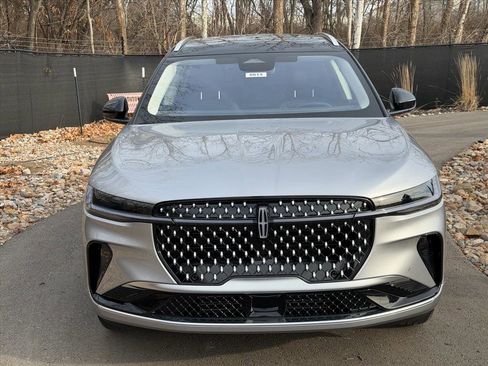 New 2026 Lincoln Nautilus Reserve image 8