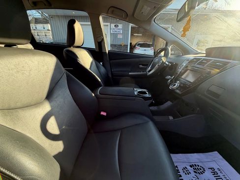 Used 2012 Toyota Prius V Five image 16