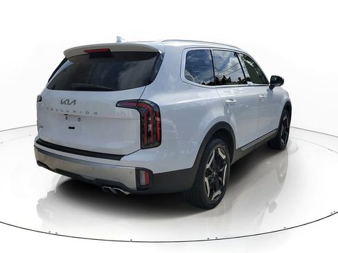 Used 2024 Kia Telluride EX w/ EX Captain's Chair Package FWD image 6