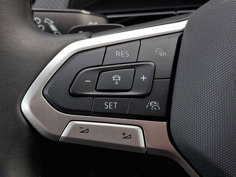 Used 2025 Volkswagen Atlas Peak Edition SE image 18