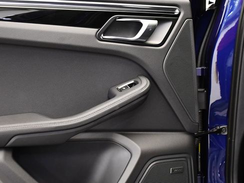 Certified 2025 Porsche Macan image 41