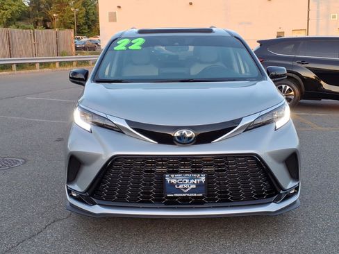 Used 2022 Toyota Sienna XSE w/ XSE Plus Package AWD/4WD image 2