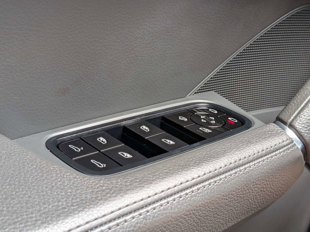 Used 2021 Porsche Cayenne Coupe AWD/4WD image 24