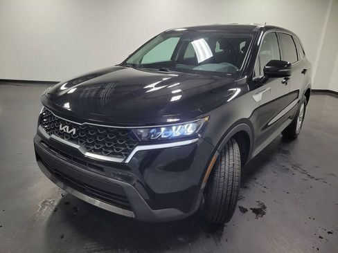 Used 2023 Kia Sorento LX image 4